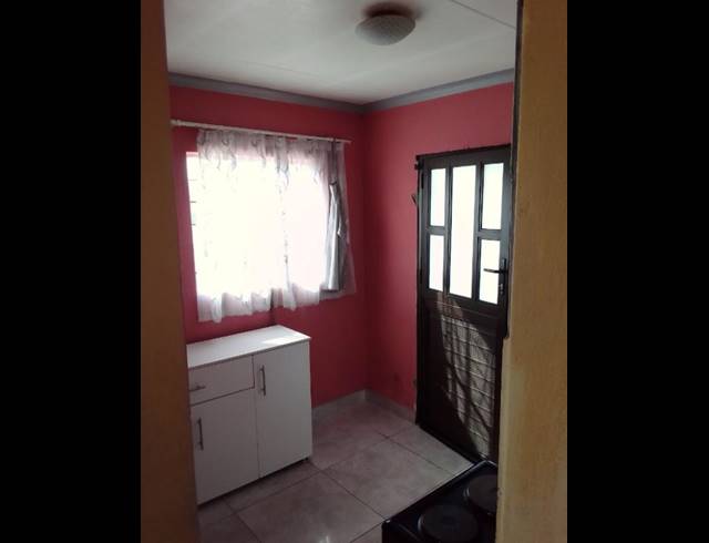 2 BEDROOM PROPERTY TO RENT IN KAYA SAND